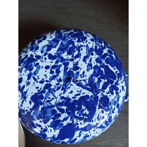 blue swirl Golden Rabbit enamelware Dutch oven 2.5qt - Picture 3 of 5